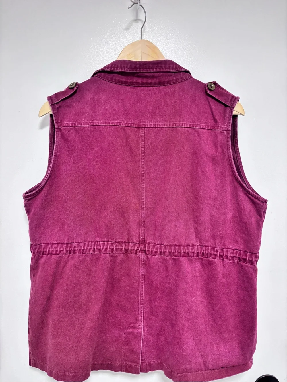 Beyove Women's Utility Vest in Burgundy - Picture 3 of 5